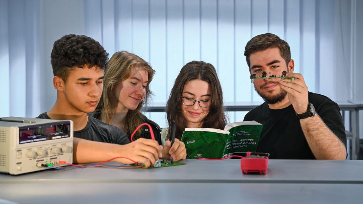 Facultatea de Electronică, Telecomunicații și Tehnologii Informaționale